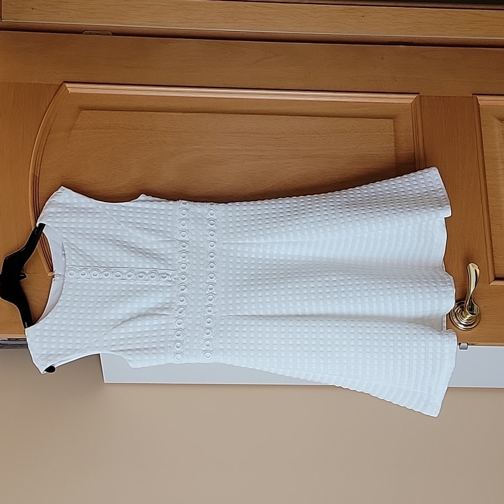 London Times Fit and Flare White Embossed Dress in Size 6
